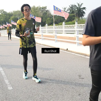 Runner Photo 6894007