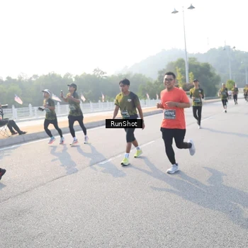 Runner Photo 6894184
