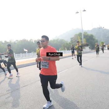 Runner Photo 6894193