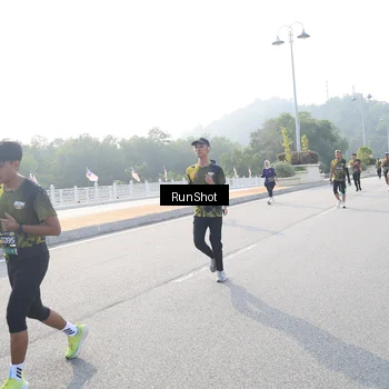 Runner Photo 6894224
