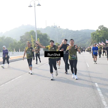 Runner Photo 6894309