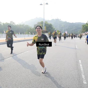 Runner Photo 6894395