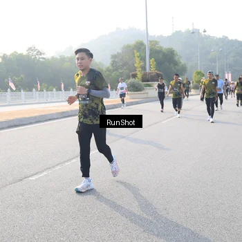 Runner Photo 6894551