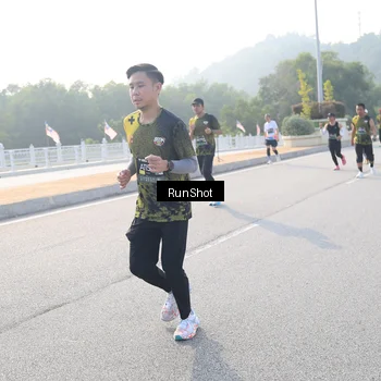 Runner Photo 6894575