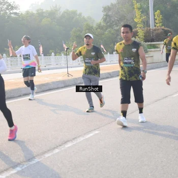 Runner Photo 6894655