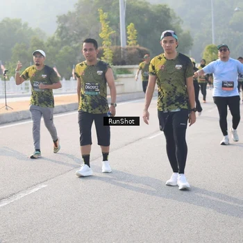 Runner Photo 6894659