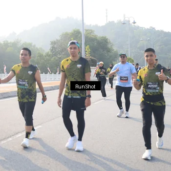 Runner Photo 6894681