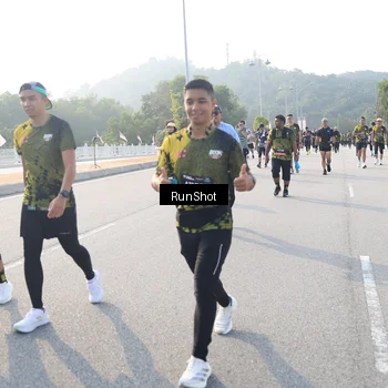 Runner Photo 6894729