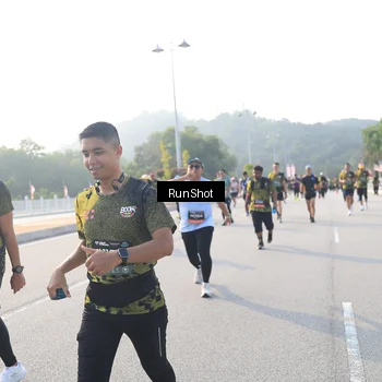 Runner Photo 6894736