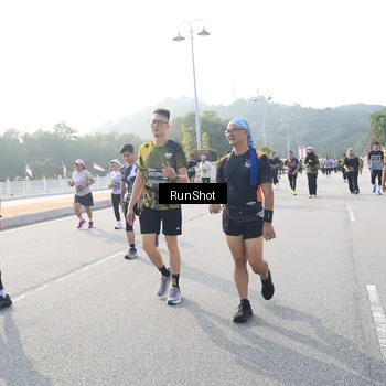 Runner Photo 6894899