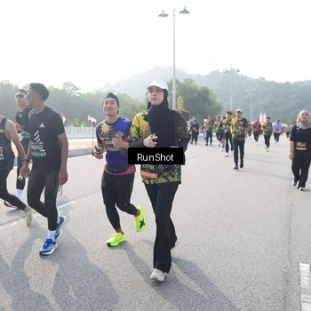 Runner Photo 6895001