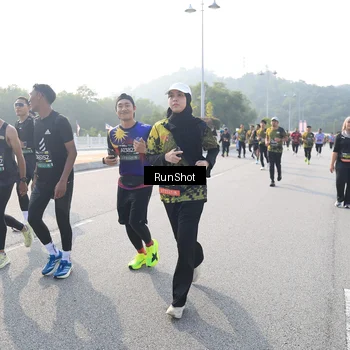 Runner Photo 6895003
