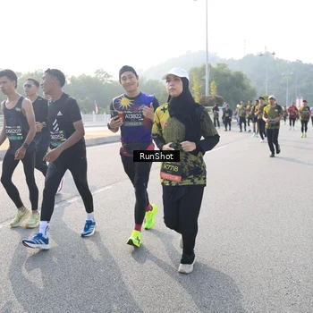 Runner Photo 6895013