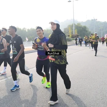 Runner Photo 6895022