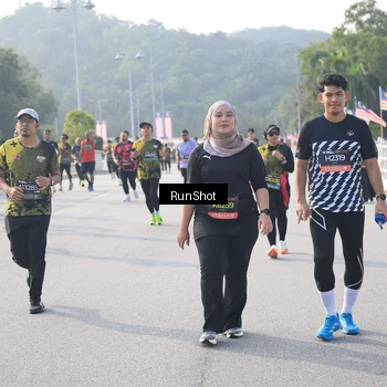 Runner Photo 6895032
