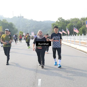 Runner Photo 6895048