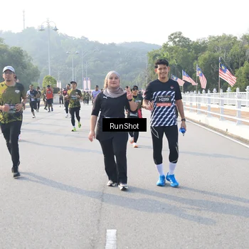 Runner Photo 6895050