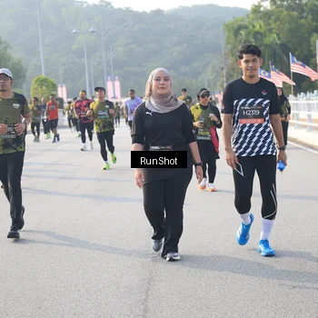Runner Photo 6895051