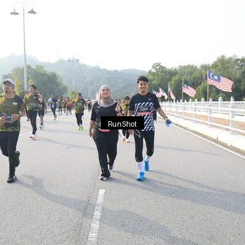 Runner Photo 6895059