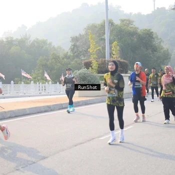 Runner Photo 6895532