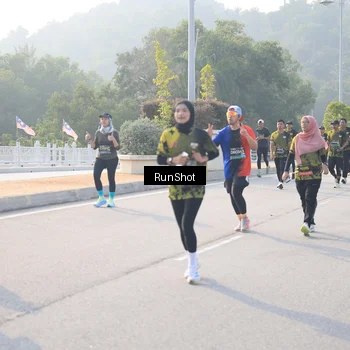 Runner Photo 6895563