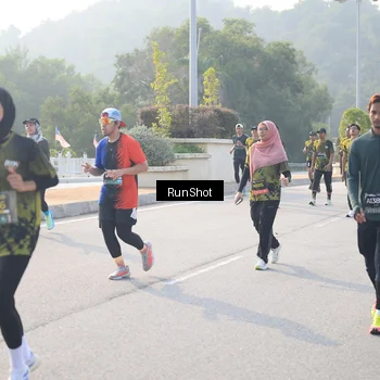 Runner Photo 6895615