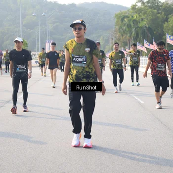 Runner Photo 6901100