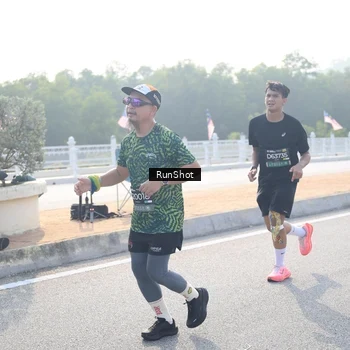 Runner Photo 6901434