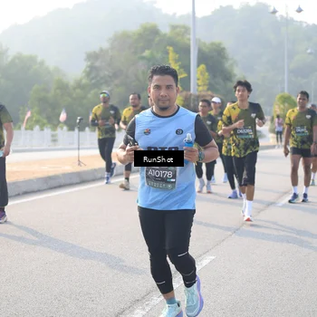 Runner Photo 6901475