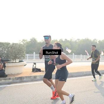 Runner Photo 6901815