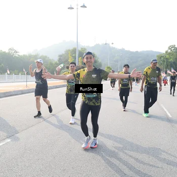 Runner Photo 6902340