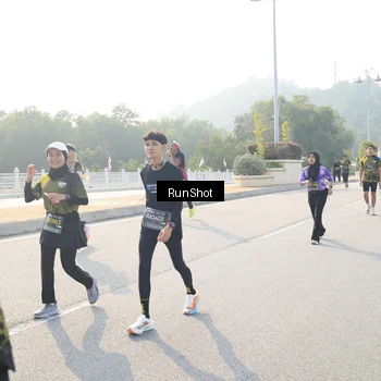 Runner Photo 6903006