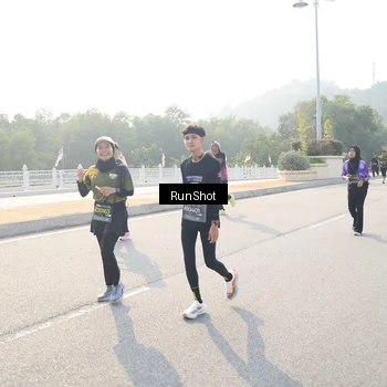 Runner Photo 6903008