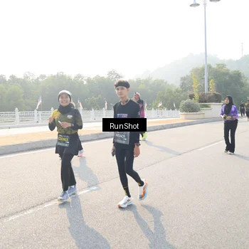 Runner Photo 6903012