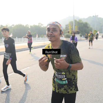 Runner Photo 6903040