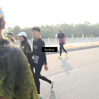 Runner Photo 6903055