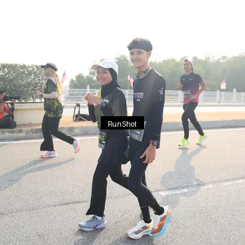 Runner Photo 6903070