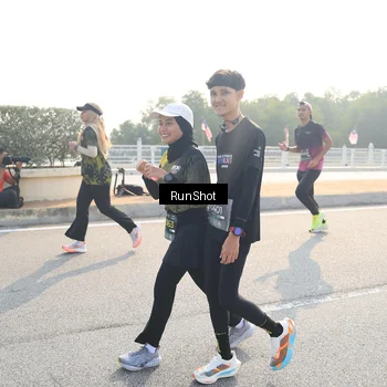 Runner Photo 6903071