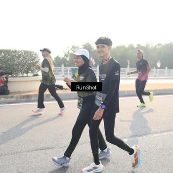 Runner Photo 6903072