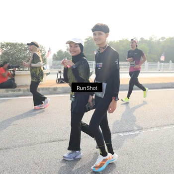 Runner Photo 6903075