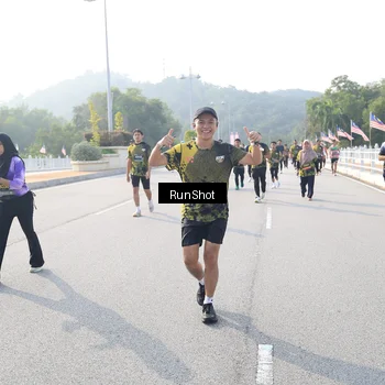 Runner Photo 6903102