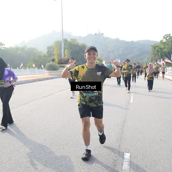Runner Photo 6903105