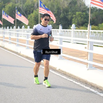 Runner Photo 6903148
