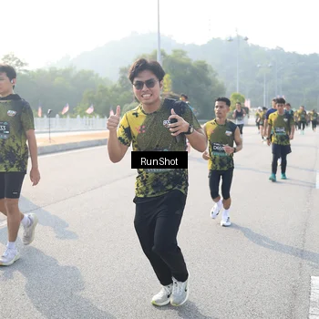 Runner Photo 6903181