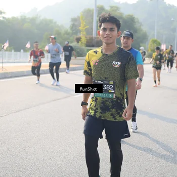 Runner Photo 6903301