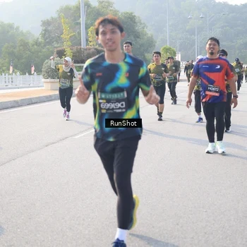 Runner Photo 6903415