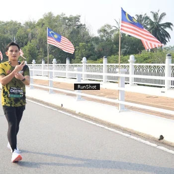 Runner Photo 6903636