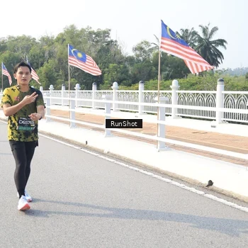 Runner Photo 6903642
