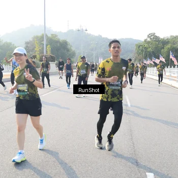 Runner Photo 6903672