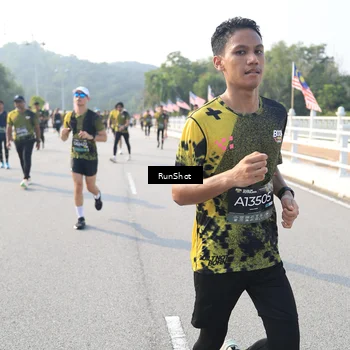 Runner Photo 6903698